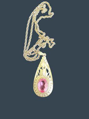 Vintage Whiting & Davis Gold-Tone Necklace With Filigree Teardrop Pendant & Pink